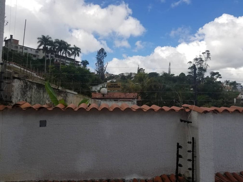 Venta Excelente Casa En Colinas De Carrizal,los Teques Bv