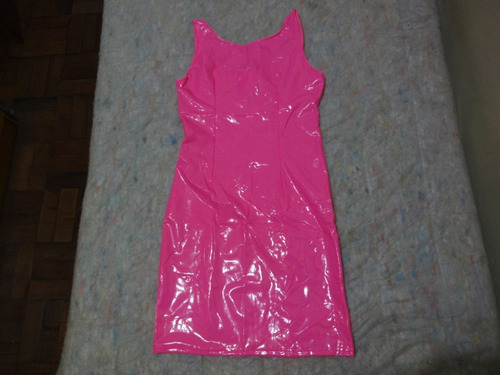 vestido vinil rosa