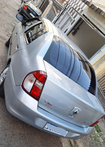 Renault Clio Sedan 1.0 16v Expression Hi-flex 4p