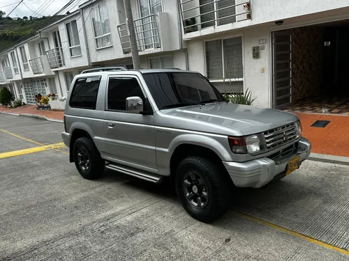 Mitsubishi Montero Hardtop 2010