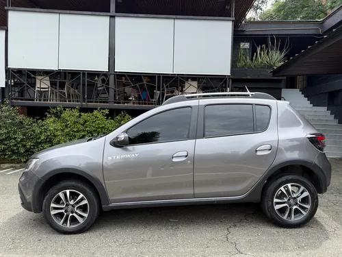 Renault Stepway 1.6 Intense Automática