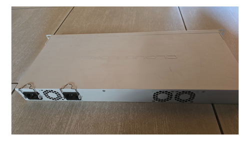 Enrutador Mikrotik Cloud Core Router Ccr1036-12g-4s (Usado)