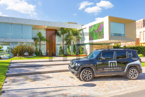 Imagen 3 de 30 de Imponente Casa Premiun A La Venta En Barrio Terralagos.