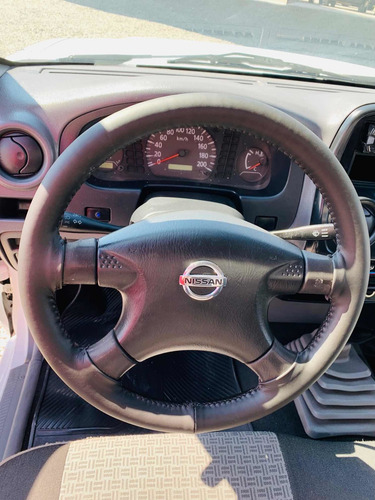 Imagen 12 de 15 de Nissan Np300 2013 2.4 Estacas Dh Mt