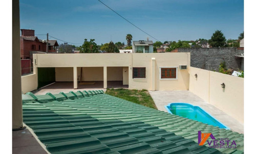En Venta - Gran Casa En B° Grand Bourg - 450 M2 De Terreno