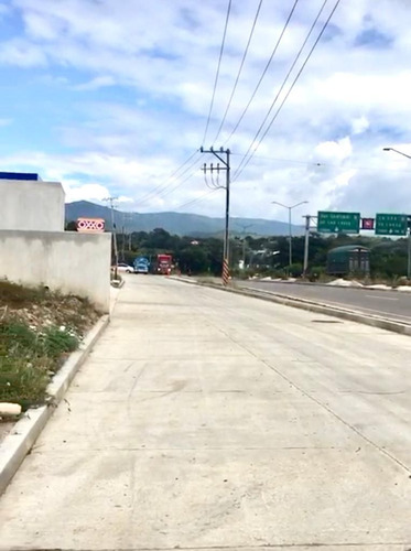 Terreno Plano En Carretera Tuxtla - Chiapa De Corzo Con Servicios.