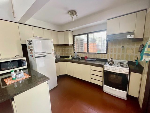 Venta De Casa Con Garage Para 2 Autos En Parque Avellaneda