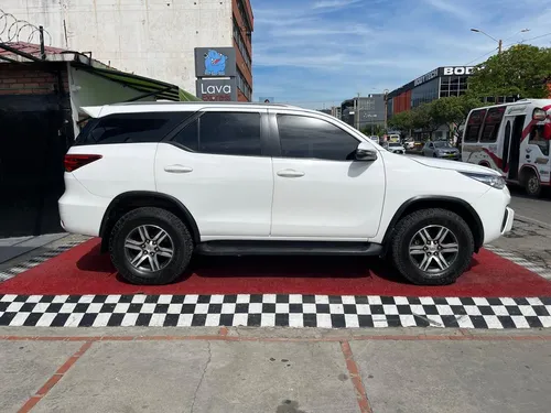 Toyota Fortuner Sw4 2.4 At