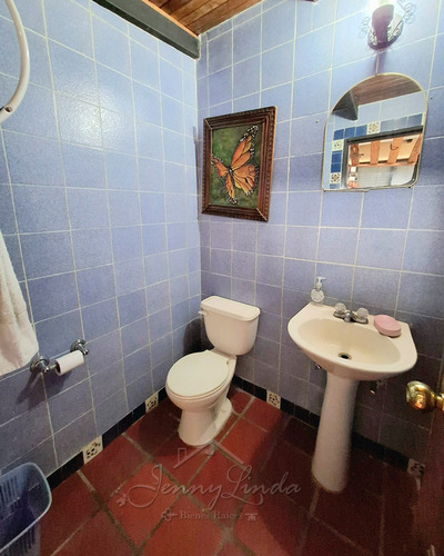 Venta Bella Casa 543 M² En Urb. Andrés Bello, Maracay