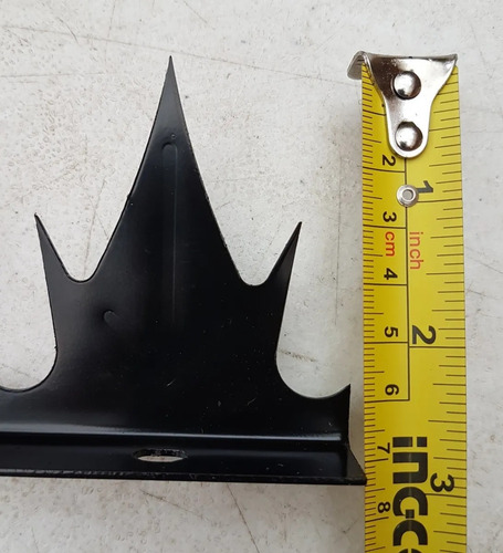 Imagen 2 de 3 de Puntas Tiburón Para Rejas Y Muro, Tiras De 1 Mt, 1.5mm Esp.