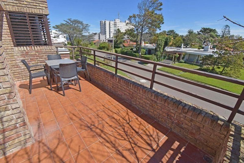 Imagen 13 de 16 de Apto Duplex Tipo Casa 3 Dorm Playa Mansa Punta Del Este