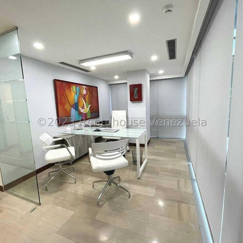 Espectacular Oficina En Alquiler En Las Mercedes. #24-5688