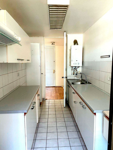 Arriendo De 2 Dormitorios Con Estacionamiento En Providencia