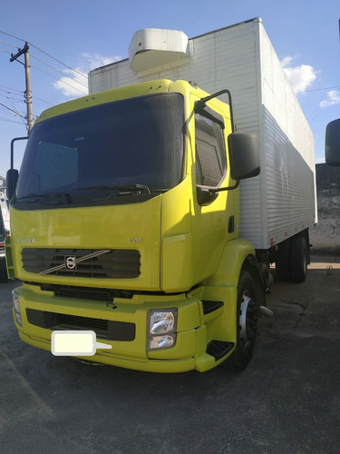 Volvo Vm 210 2011 Toco 4x2 Baú 6,60 Metros