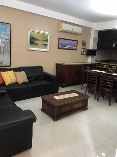 Townhouse En Villa Shirak Callejón Mañongo Frente Al Sambil.