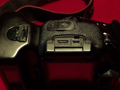 Câmera Canon T3i (corpo)