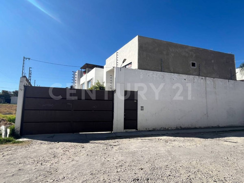 Terreno En Privada En La Colonia La Carcaña