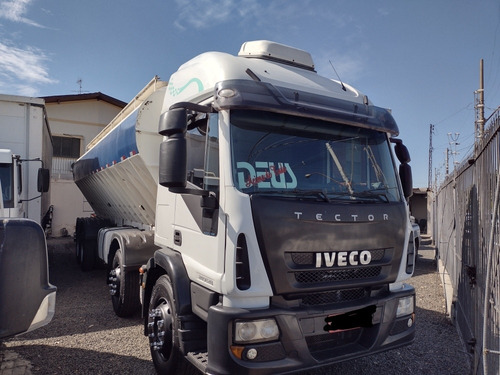Imagem 3 de 15 de Iveco Tector 240e28 Bitruck 2013 Com Silo