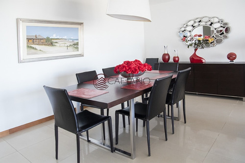 Hermoso Penthouse Con Vista Al Mar.- Ref: 2540