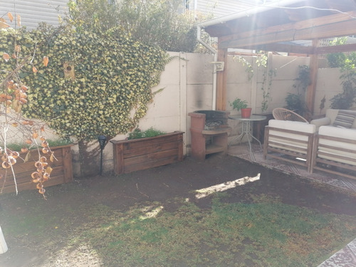Casa Aislada De 3 Pisos, En El Rosal, Con 3 Estacionamientos