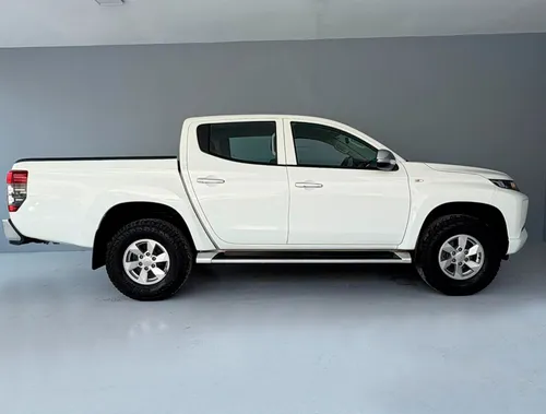 Mitsubishi L200 2.4 GLX 4x2 Mt