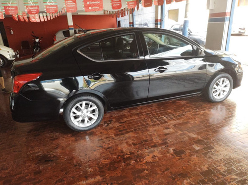Imagem 4 de 7 de Nissan Versa Sl 1.6 Preto 2016