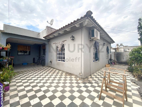Imagen 5 de 14 de Ph De 3 Dormitorios Con Patio En 30 E/ 65 Y 66 - En Venta