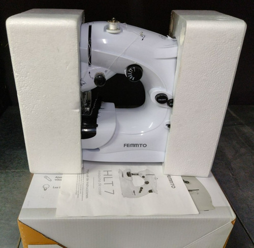 Imagen 6 de 9 de Máquina De Coser Recta Femmto Hlt7 Portable Blanca 220v