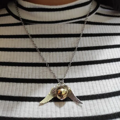 collar con reloj snitch dorada; de Harry Potter