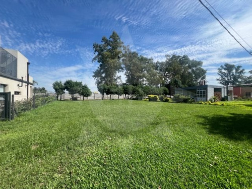 Lote En Country Los Molinos - Sobre Calle Principal