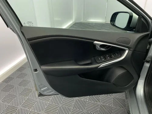 Volvo V40 1.6 T4 R-design