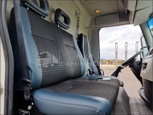 Imagem 15 de 15 de Caminhão Volvo Vm 270 8x2