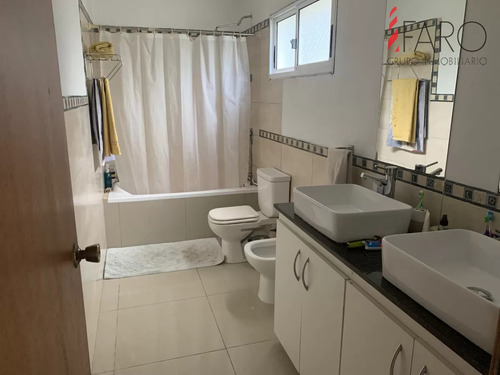 Casa En Barrio Privado En Jardines De Córdoba 4 Dormitorios Con Parrillero