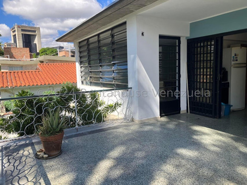 Extraordinaria Planta Alta Con Excelente Ubicación En La Floresta. Mls # 25-3270 Lp