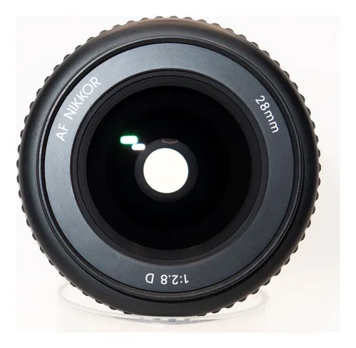 Lente 28mm online nikon