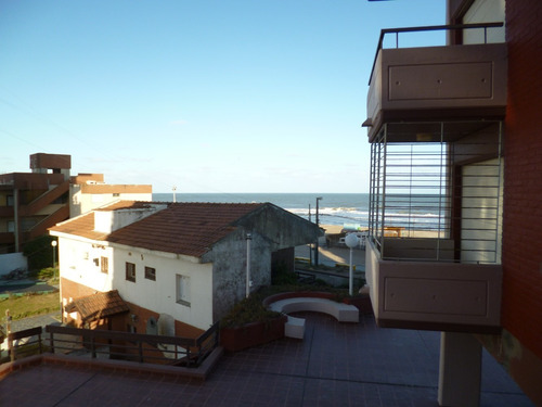 Imagen 11 de 14 de Departamento De 2 Ambientes Con Vista Al Mar Y Cochera