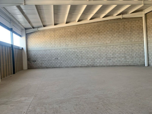 Se Renta Local Comercial Plaza Del Lago, Corregidora