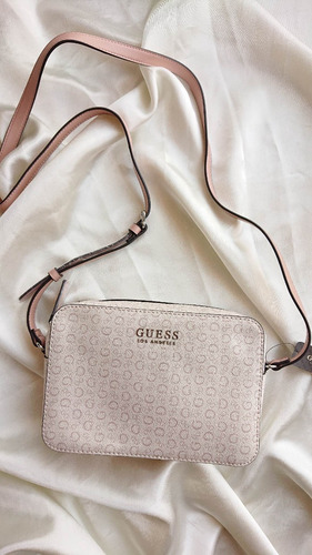 Guess Hensley Camera Bag Crossbody Color Rosa Claro