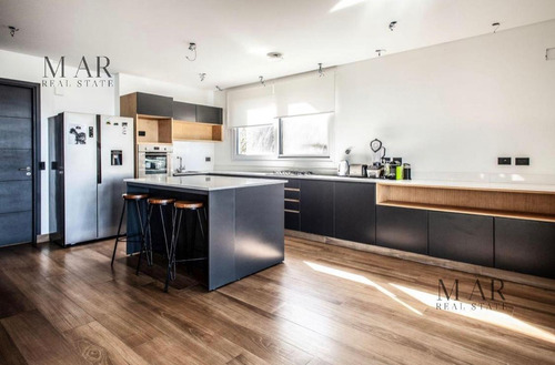 Imagen 14 de 30 de Casa En Venta Con Salida A La Laguna Central En Barrio El Golf Nordelta