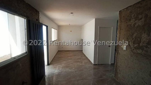 Imagen 10 de 16 de Townhouse En Venta, Ubicada En Puerta Maraven, Punto Fijo.