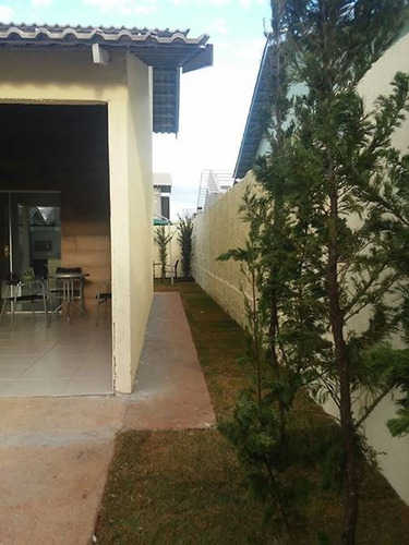 Imagem 2 de 14 de Casa De 2 Quartos Em Condomínio Com Muro E Portão Individual