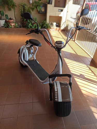 Imagem 4 de 9 de Scooter Elétrica