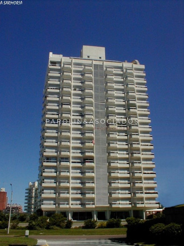 Imagen 22 de 24 de Venta De Apartamento De 2 Dormitorios En Edificio Torre Marina Punta Del Este