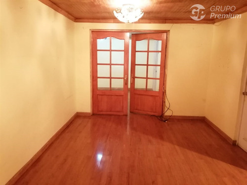 Casa En Venta De 2 Dorm. En El Bosque