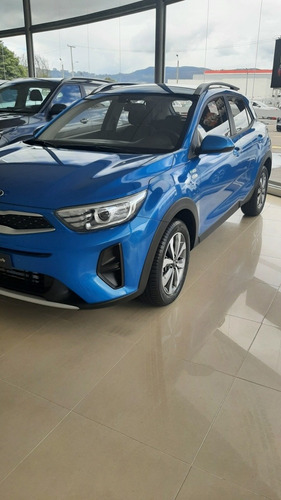Imagen 3 de 15 de Kia Stonic Hibrido Turbo Full 2022