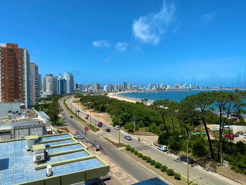 Apartamento En Venta Frente Al Mar