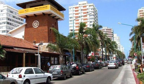 Local  En Alquiler En Avenida Gorlero Península, Punta Del Este / Maldonado