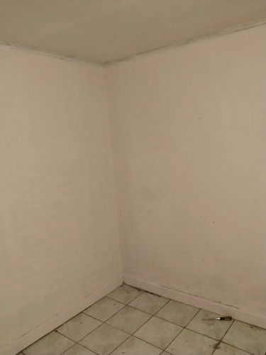 Casa Principal Con Habitaciones Hacia El Patio Trasero