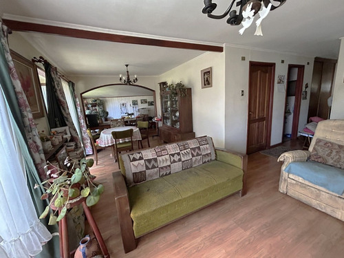 Casa Con Amplio Patio En Villa Los Encinos