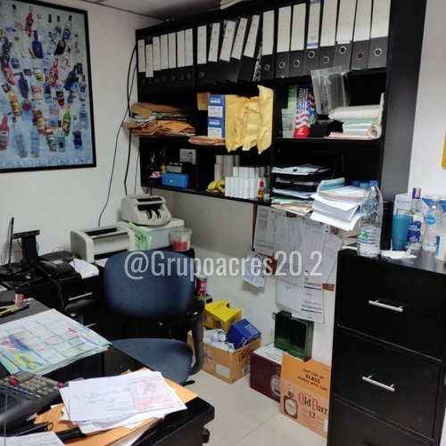 Vende Negocio De Licores (licoreria) Ubicado En San Antonio De Los Altos A Orilla De Calle Zona Muy Transitada. Rz